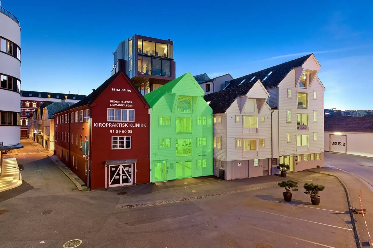 Sjøhus på Holmen med utsikt over Vågen